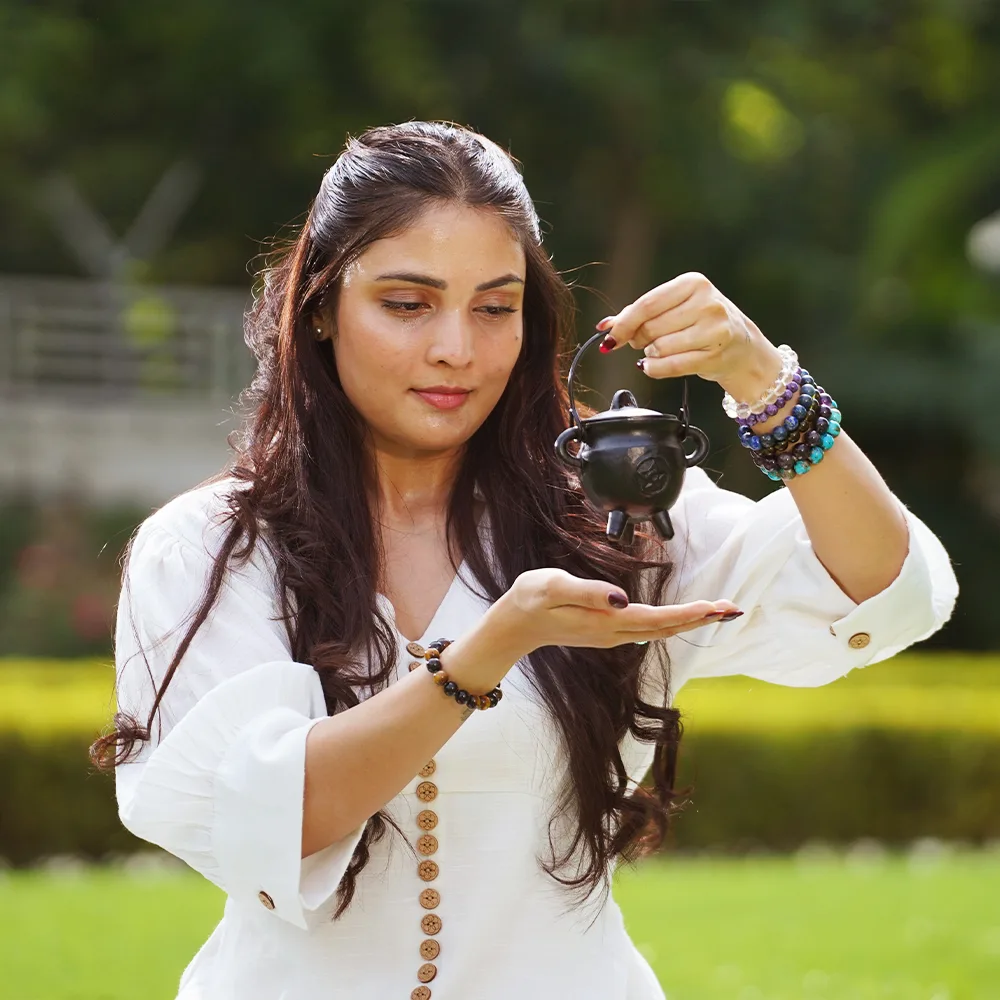 A WOMEN HEALING BY MASTER AVANTIKA | DISCOVER YOUR PATH SOUL READING BY MASTER AVANTIKA